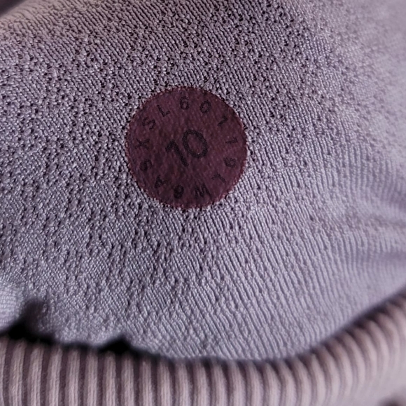 Lululemon Winder Under Crop Size 10 Ribbed purple - Picture 10 of 10